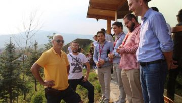 Kakanjsku solarnu elektranu „Energy“ Kakanj posjetila je grupa od oko 60 mladih iz Jugoistočne Evrope